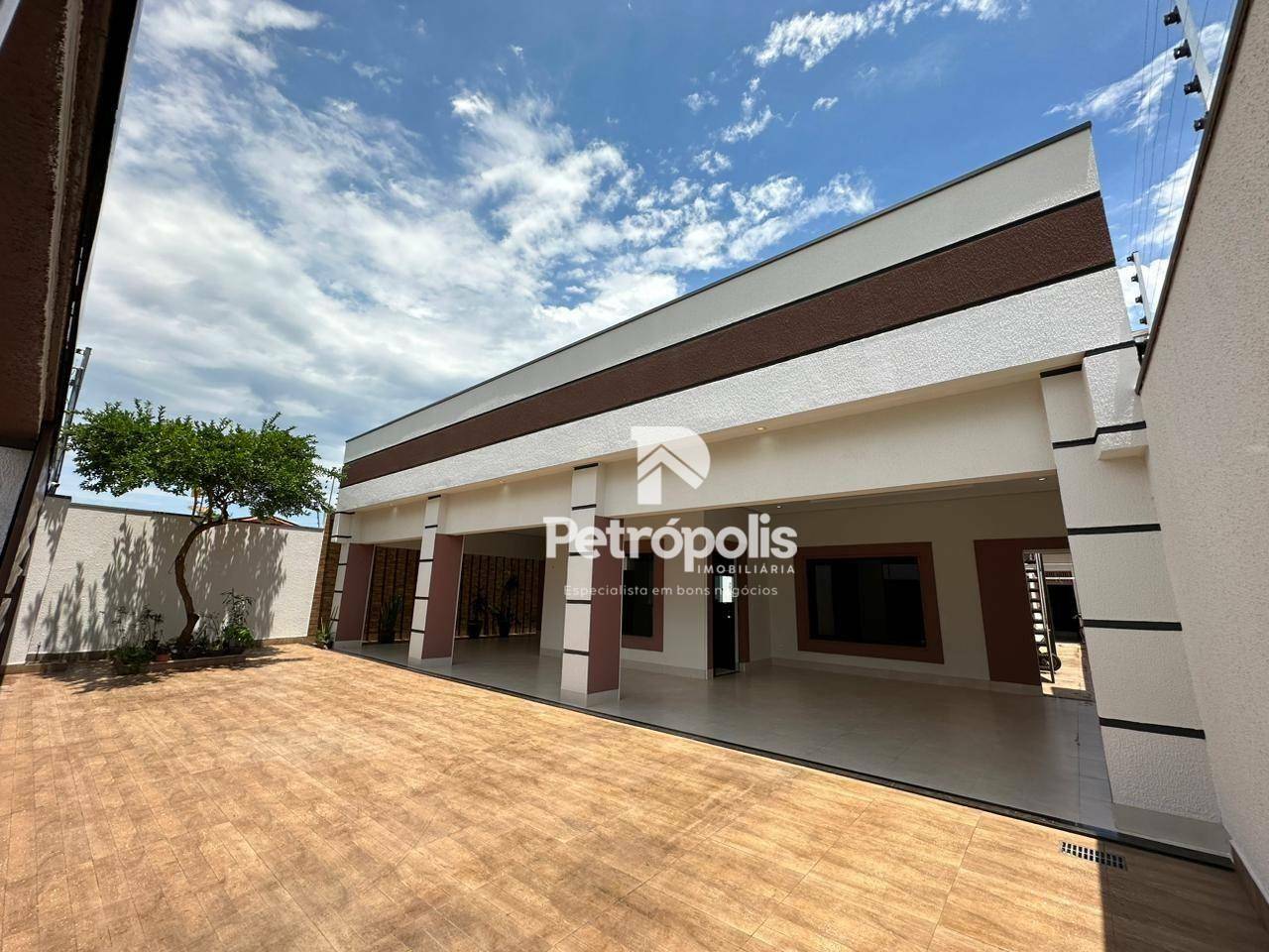 Casa à venda com 4 quartos, 261m² - Foto 2