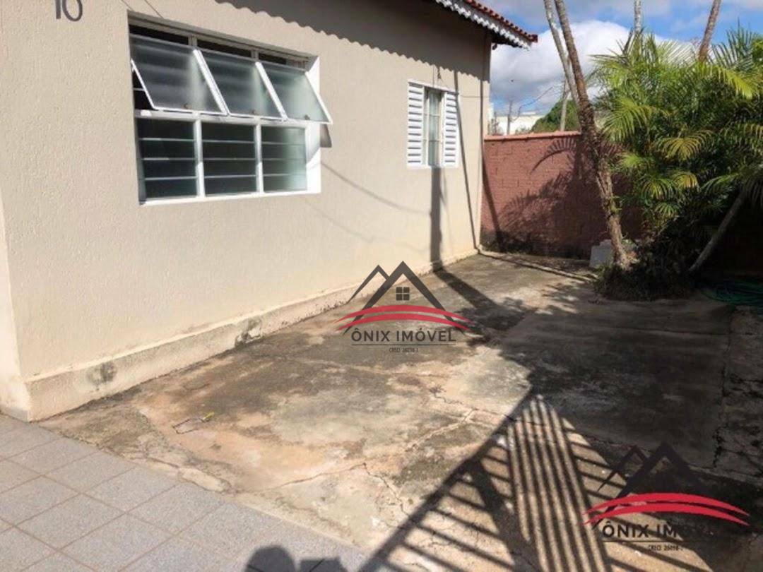 Casa à venda com 3 quartos, 250m² - Foto 2