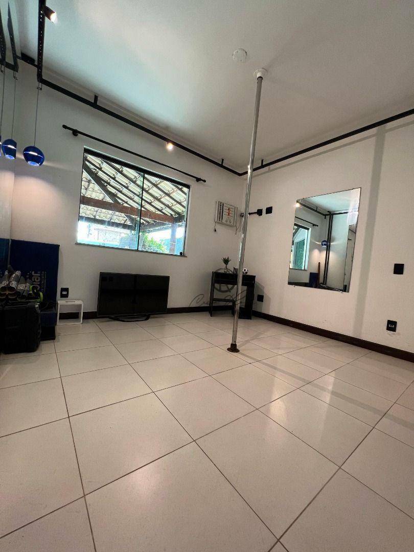 Casa para alugar com 4 quartos, 289m² - Foto 22