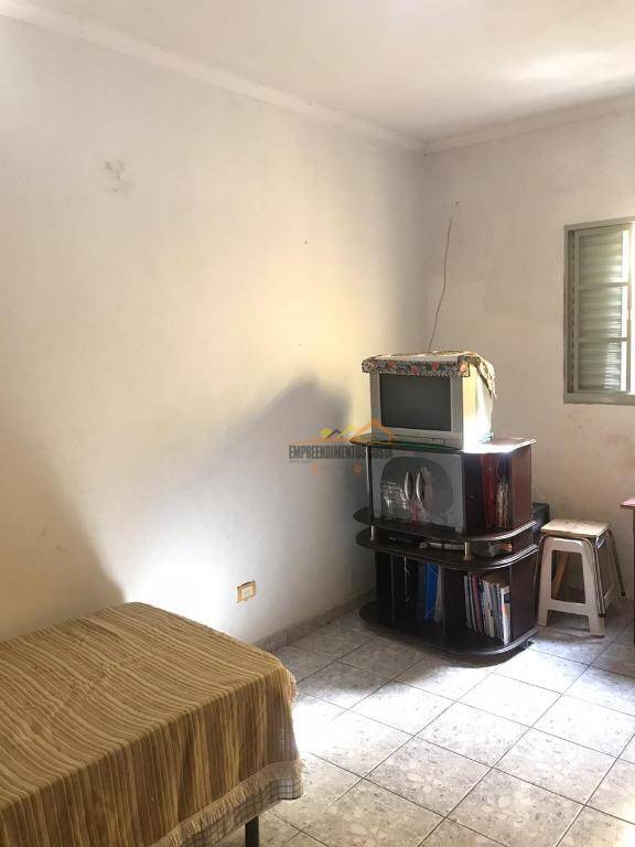 Casa à venda com 5 quartos, 212m² - Foto 22