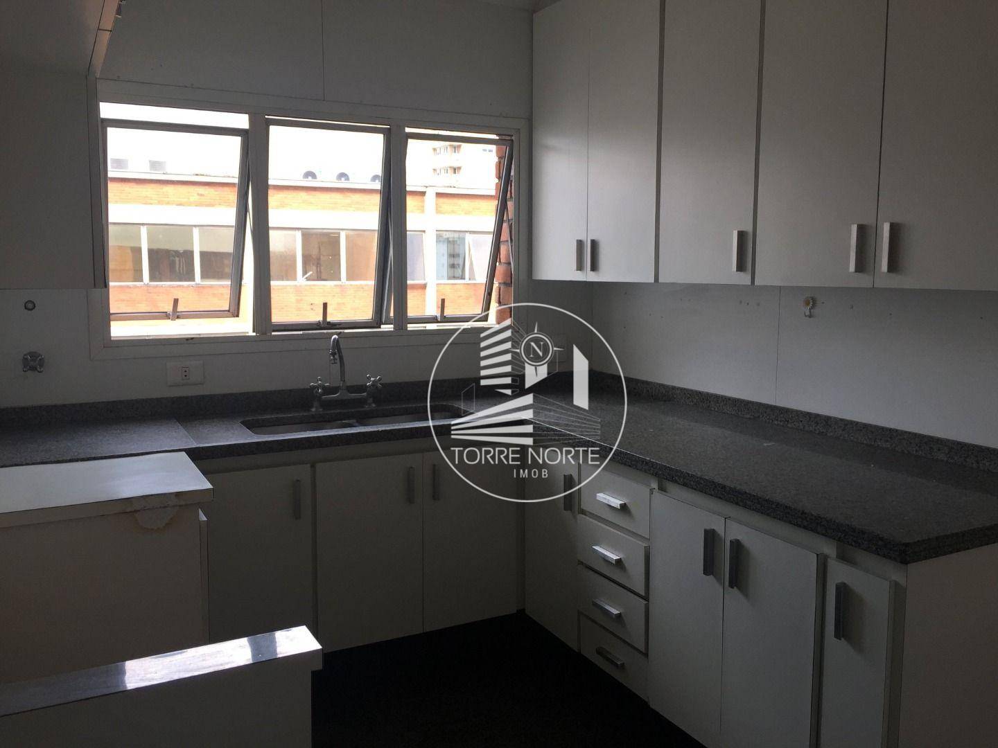 Apartamento para alugar com 3 quartos, 204m² - Foto 15