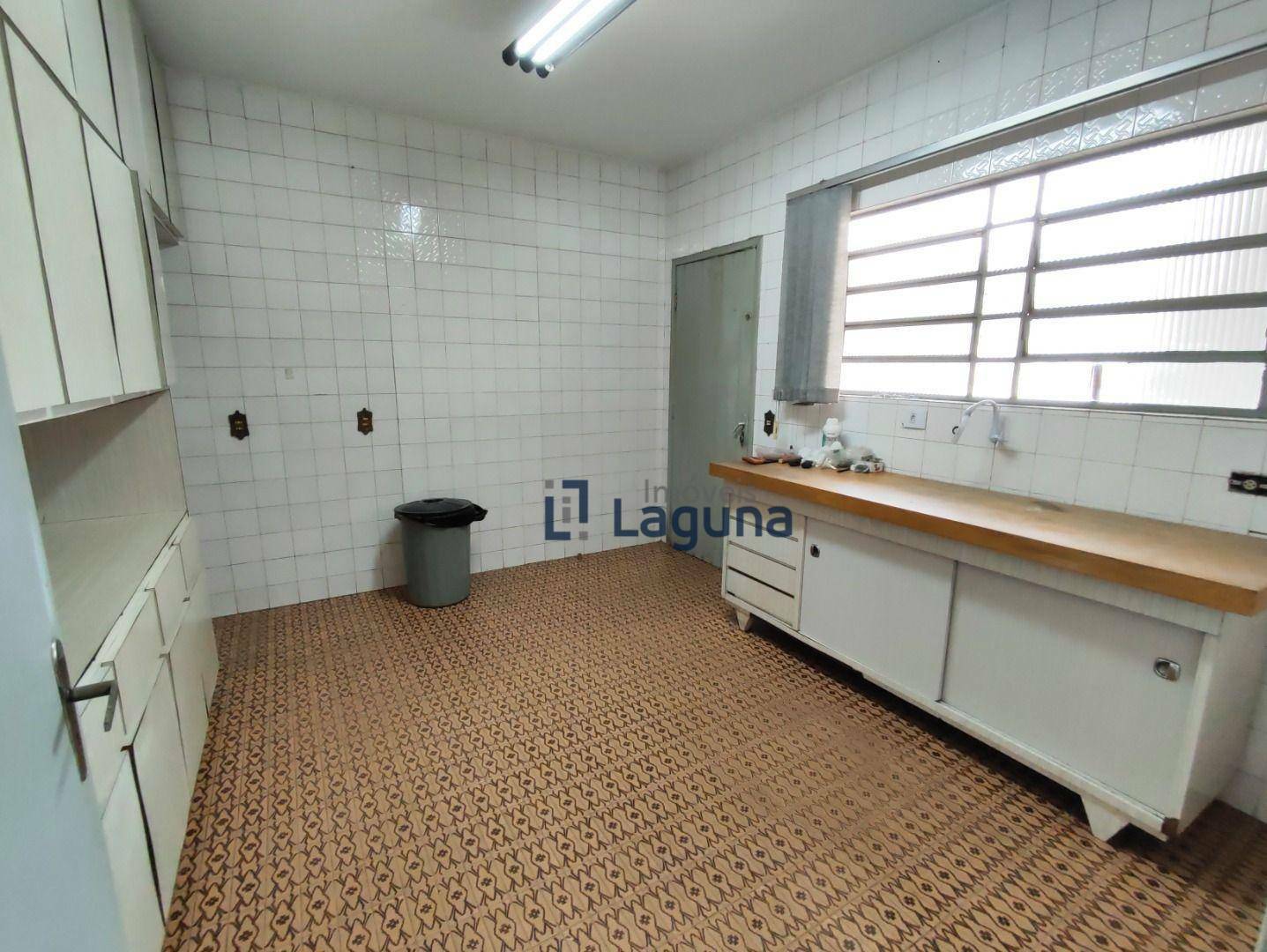 Casa para alugar com 3 quartos, 285m² - Foto 21