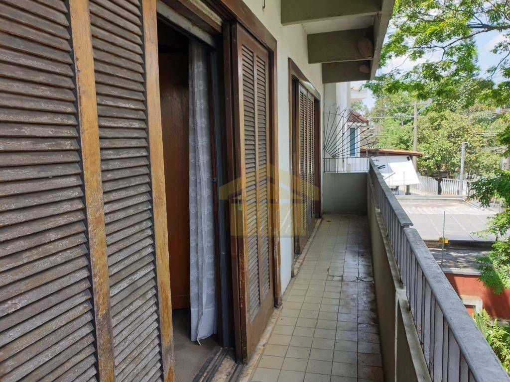 Sobrado à venda e aluguel com 3 quartos, 218m² - Foto 2