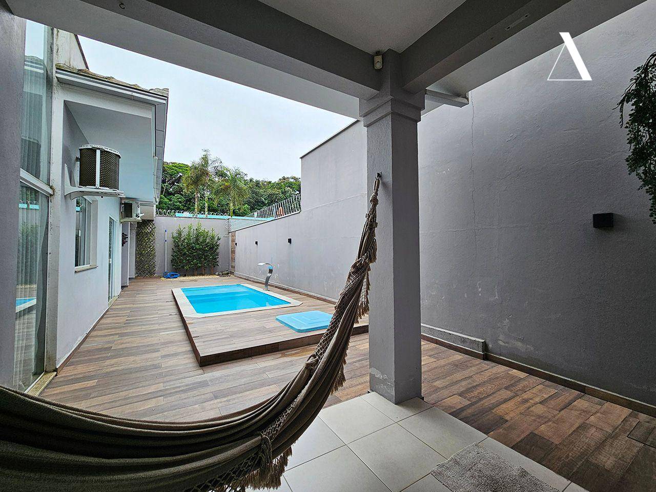 Casa, 4 quartos, 247 m² - Foto 2