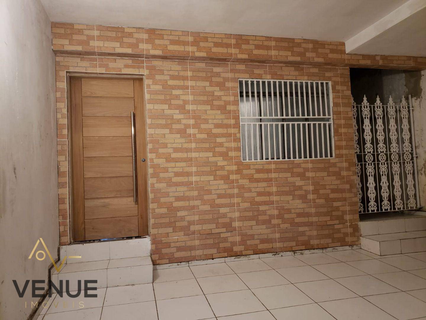 Sobrado à venda com 5 quartos, 220m² - Foto 1