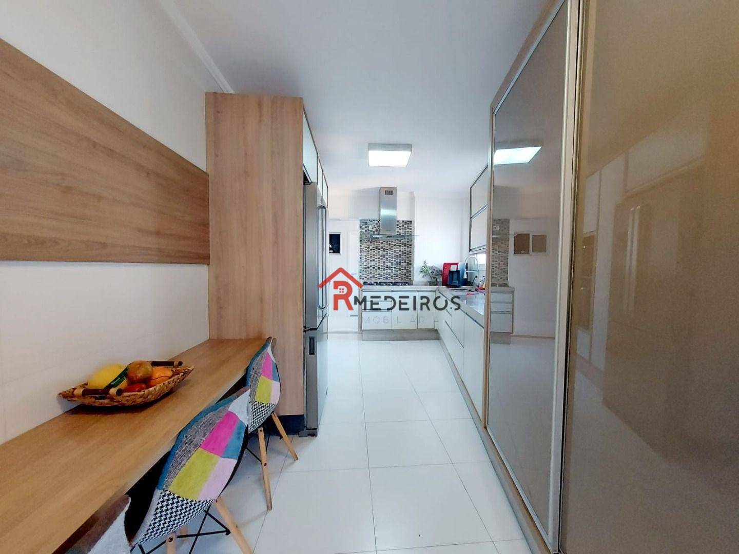 Apartamento à venda com 4 quartos, 213m² - Foto 17