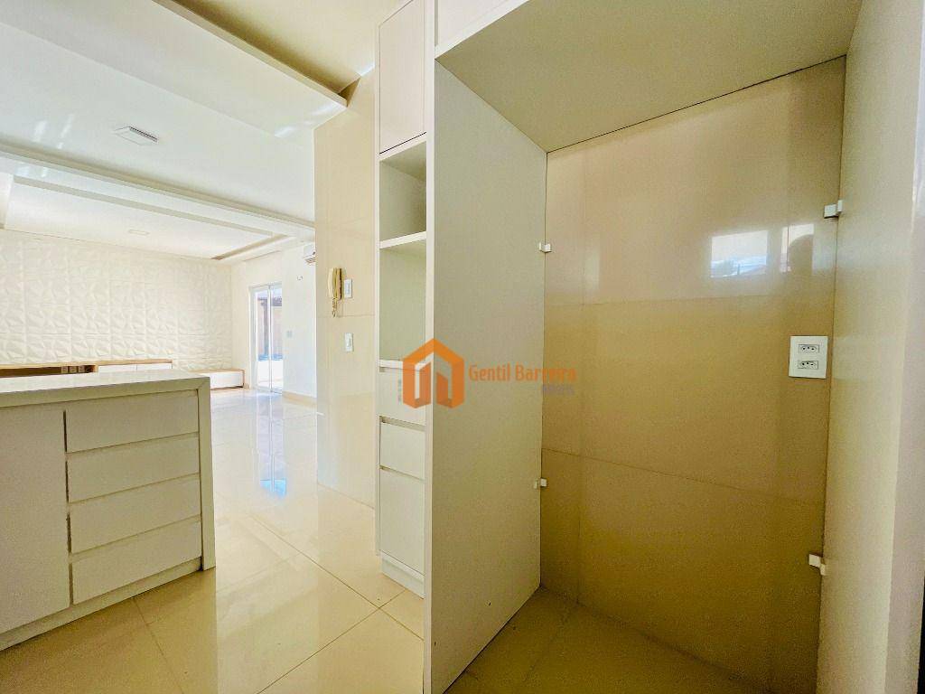 Casa de Condomínio à venda com 5 quartos, 269m² - Foto 32