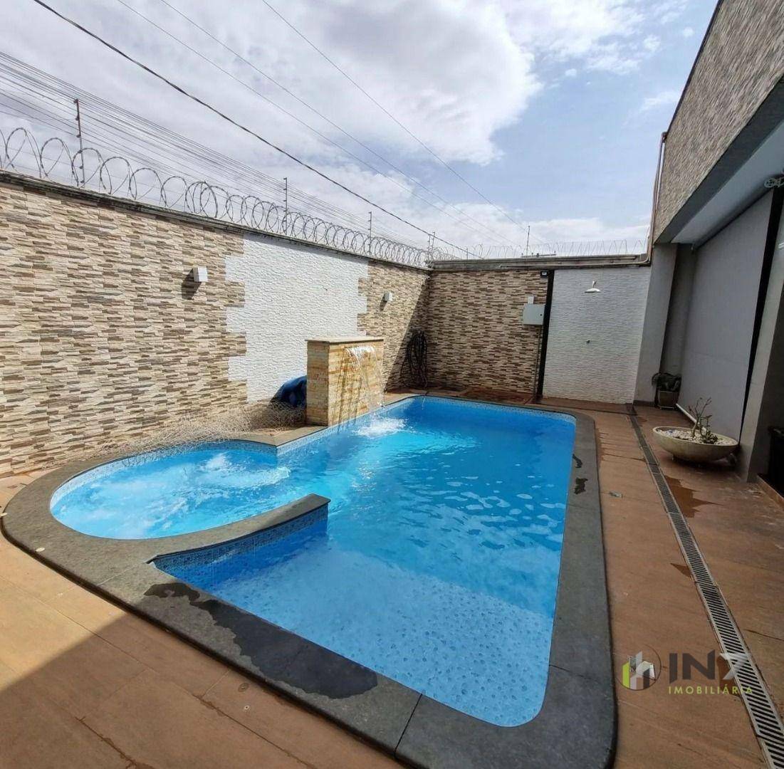 Casa à venda com 3 quartos, 310m² - Foto 1