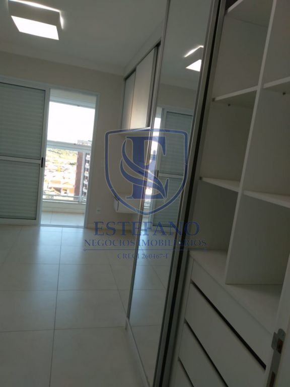 Apartamento para alugar com 3 quartos, 115m² - Foto 1