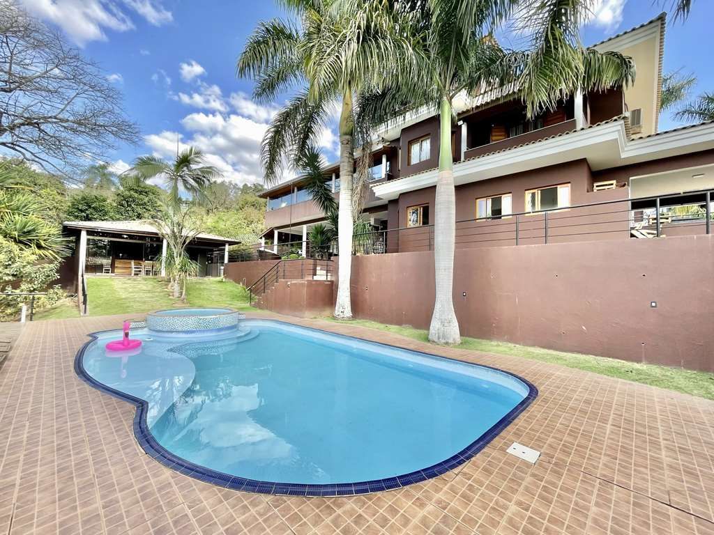 Casa de Condomínio à venda e aluguel com 5 quartos, 890m² - Foto 1