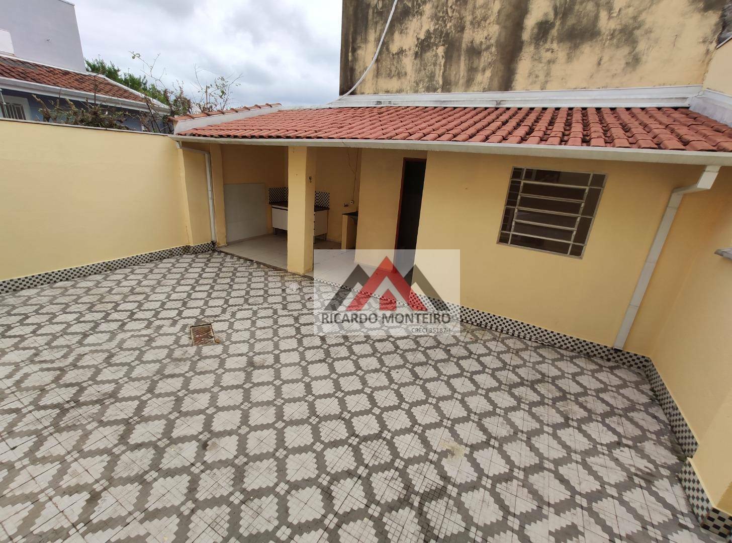 Casa para alugar com 3 quartos, 250m² - Foto 11