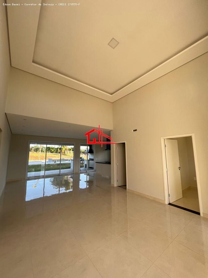 Casa de Condomínio à venda com 3 quartos, 286m² - Foto 4