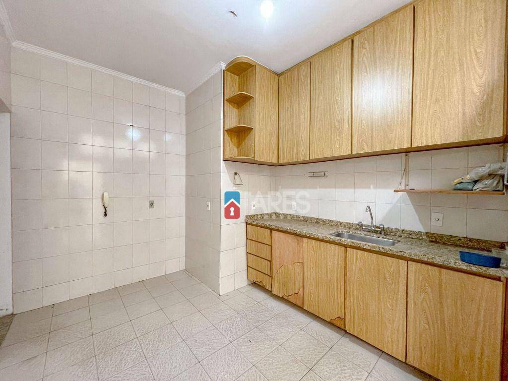 Casa à venda com 2 quartos, 156m² - Foto 2