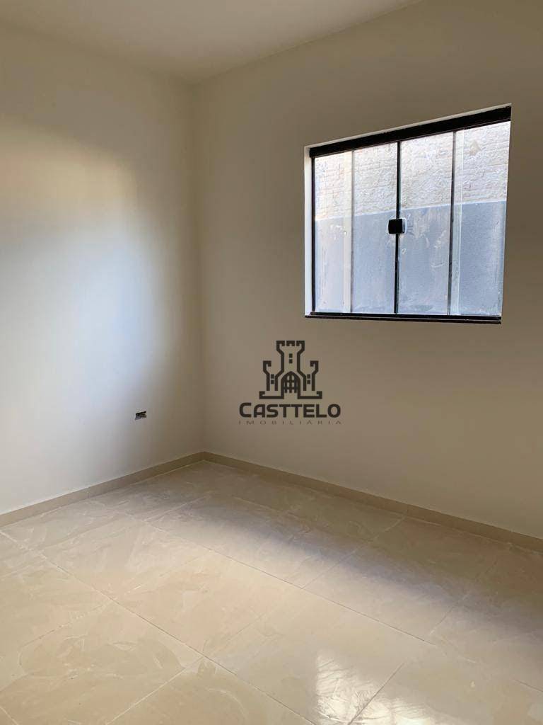 Casa à venda com 3 quartos, 77m² - Foto 1