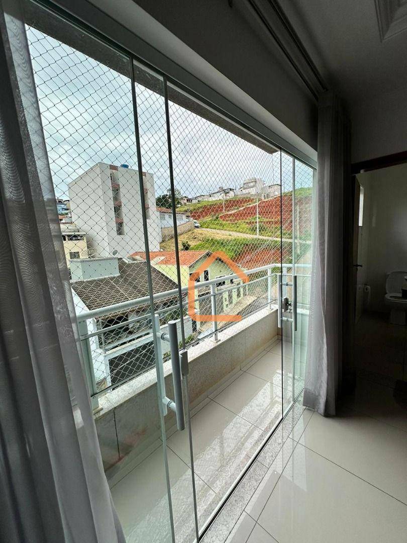 Apartamento à venda com 3 quartos, 94m² - Foto 2