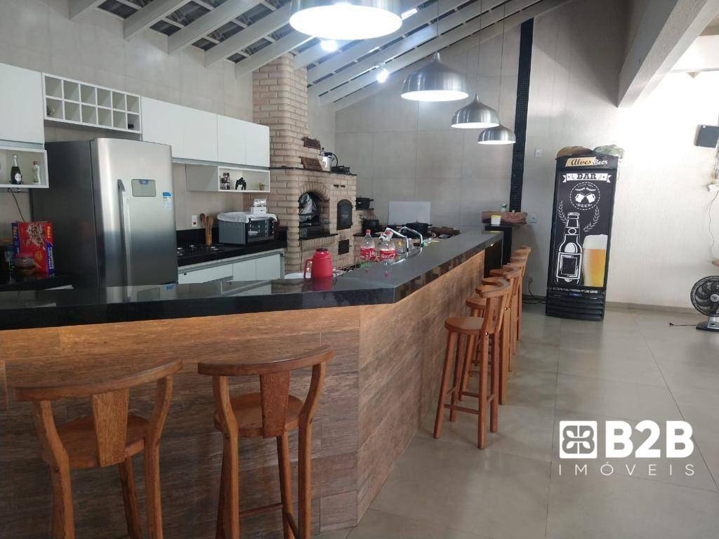 Casa, 3 quartos, 330 m² - Foto 2