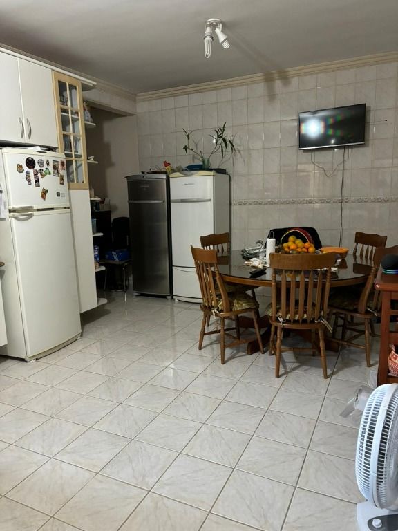 Sobrado à venda com 2 quartos, 200m² - Foto 17