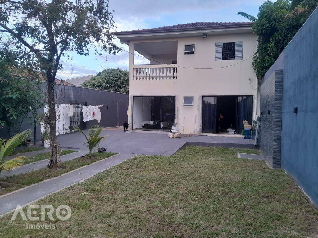 Casa à venda com 5 quartos, 348m² - Foto 3