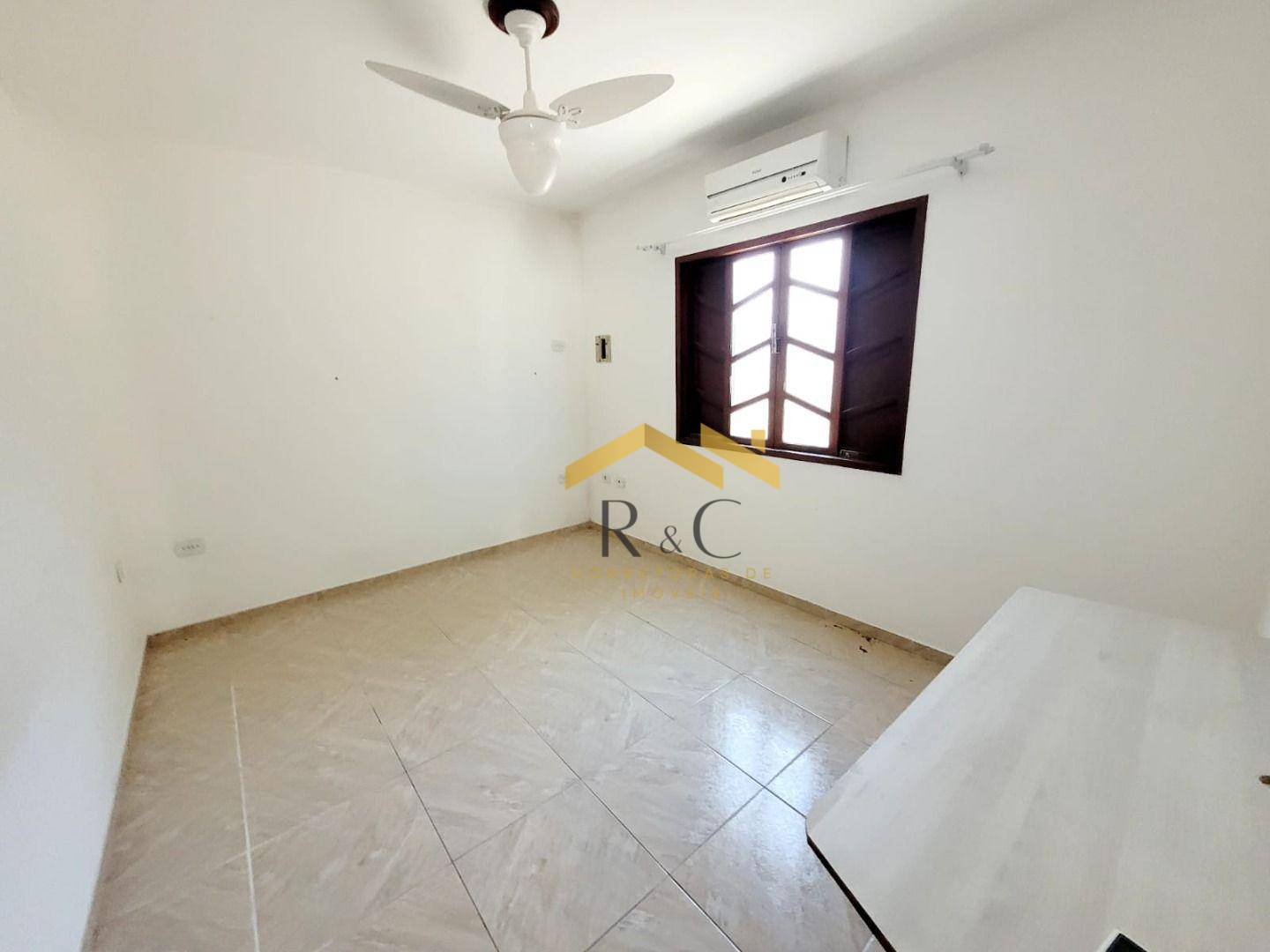 Casa à venda com 2 quartos, 68m² - Foto 9