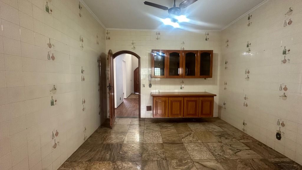 Casa para alugar com 4 quartos, 465m² - Foto 15