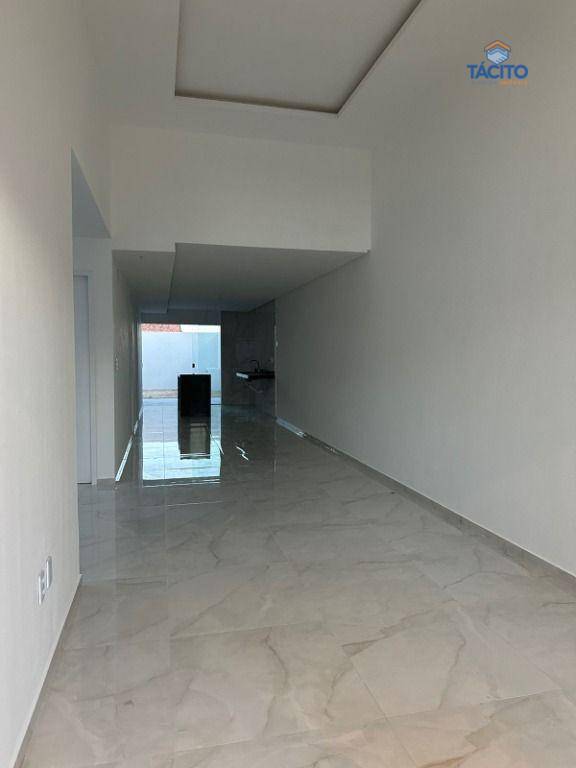 Casa à venda com 4 quartos, 135m² - Foto 1