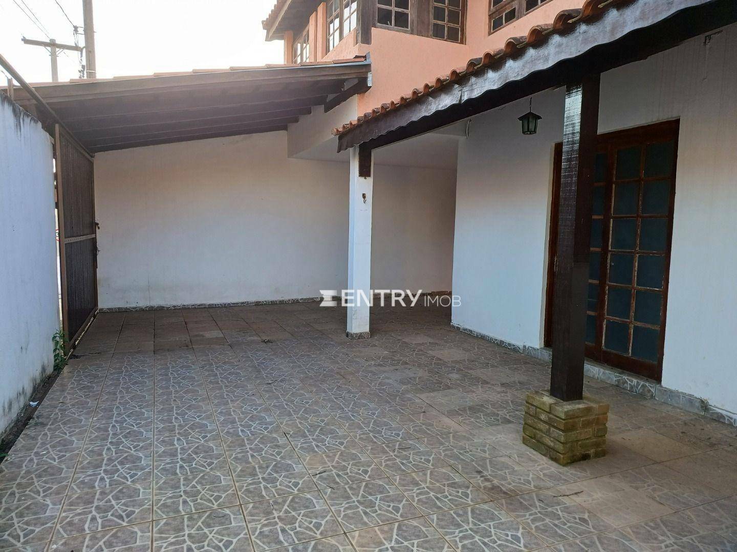 Casa à venda com 3 quartos, 100m² - Foto 4