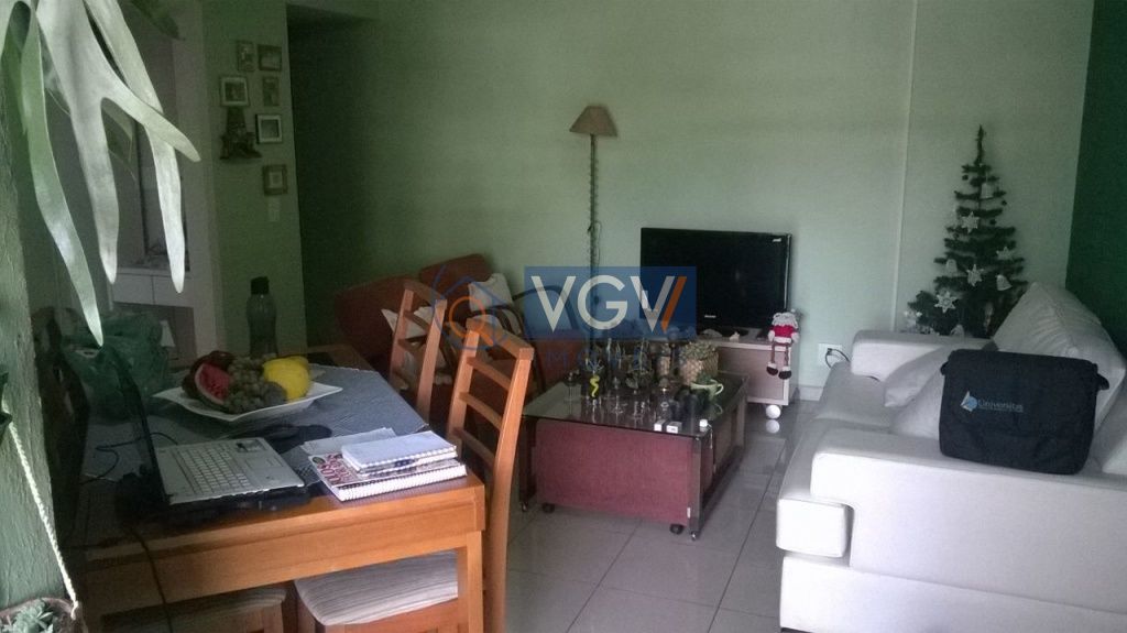 Apartamento à venda com 3 quartos, 75m² - Foto 2