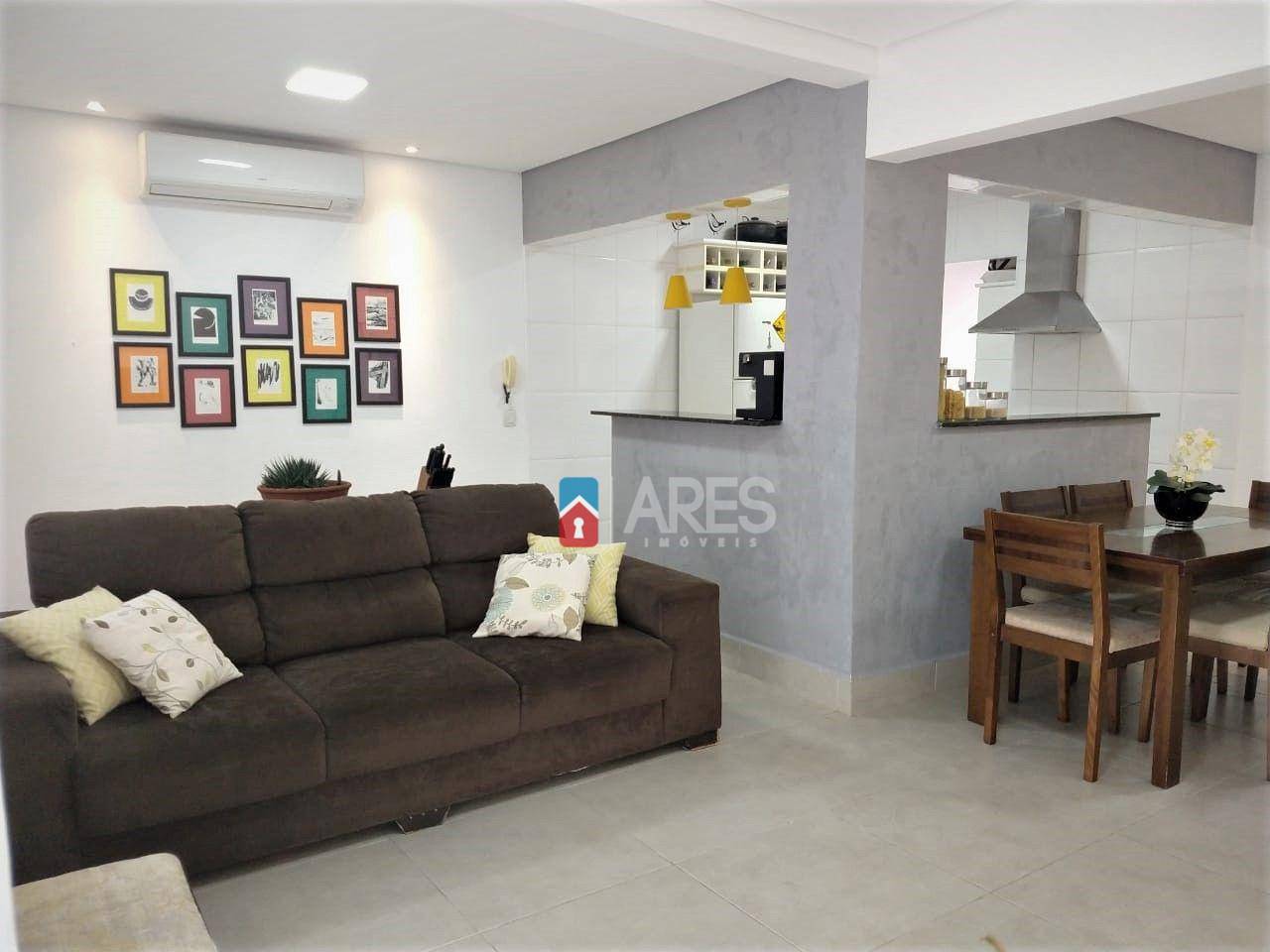 Casa à venda com 3 quartos, 114m² - Foto 1