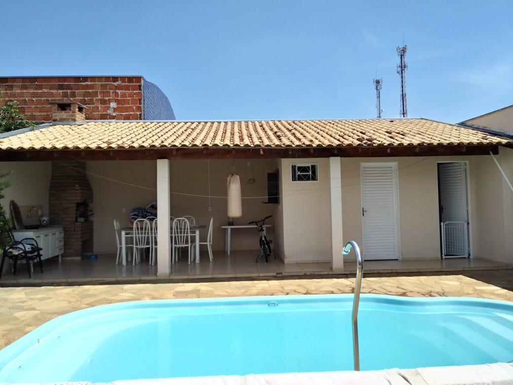 Casa à venda com 3 quartos - Foto 1
