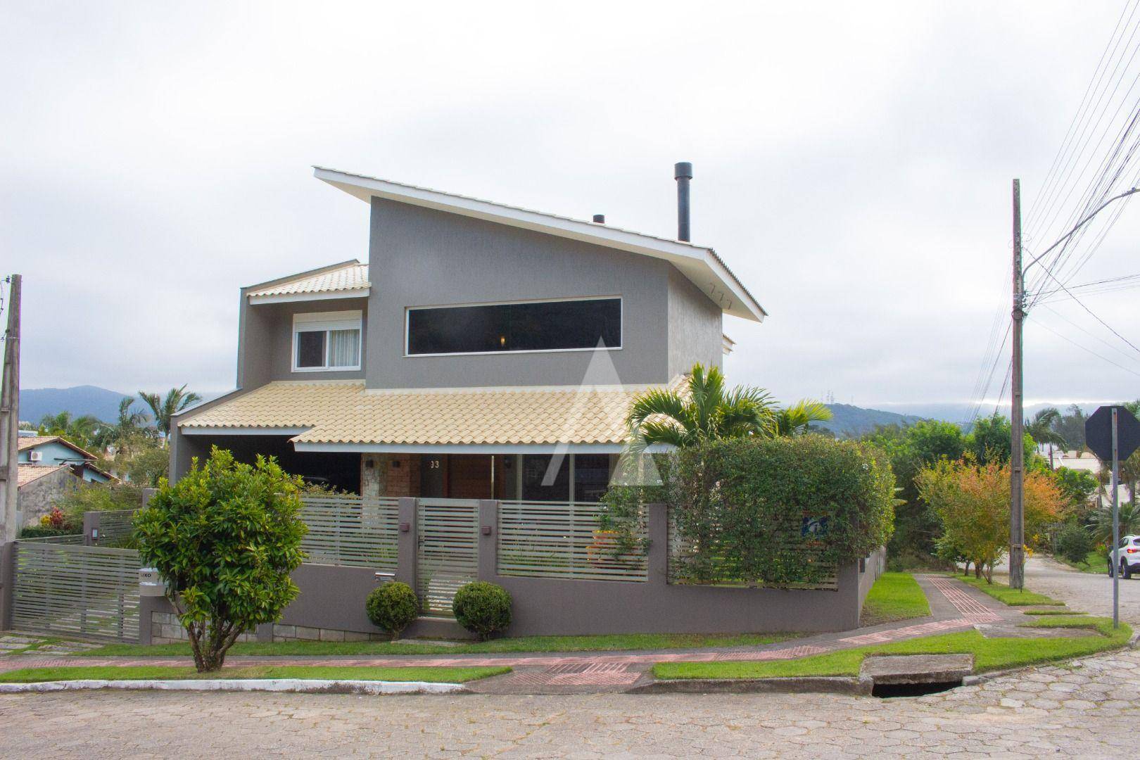 Casa à venda com 3 quartos, 222m² - Foto 1