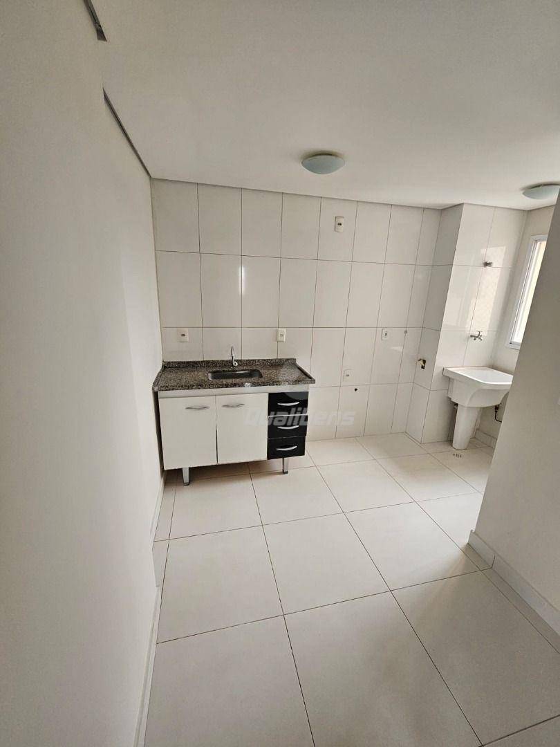 Apartamento para alugar com 3 quartos, 76m² - Foto 4