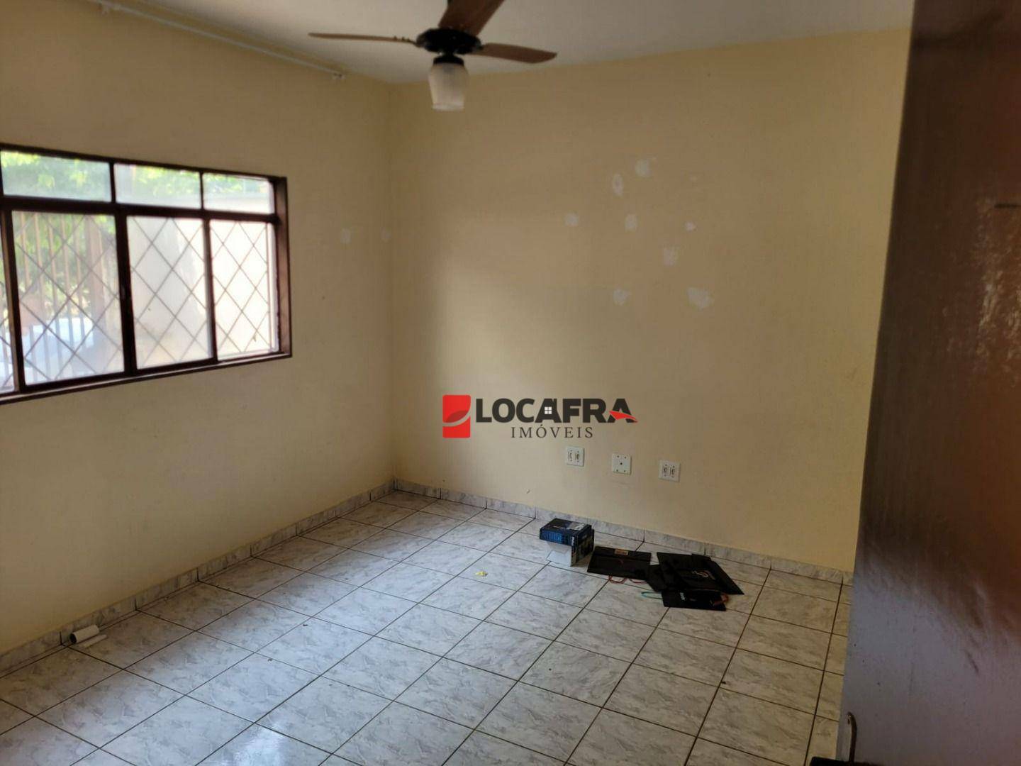 Casa à venda com 2 quartos, 200M2 - Foto 2