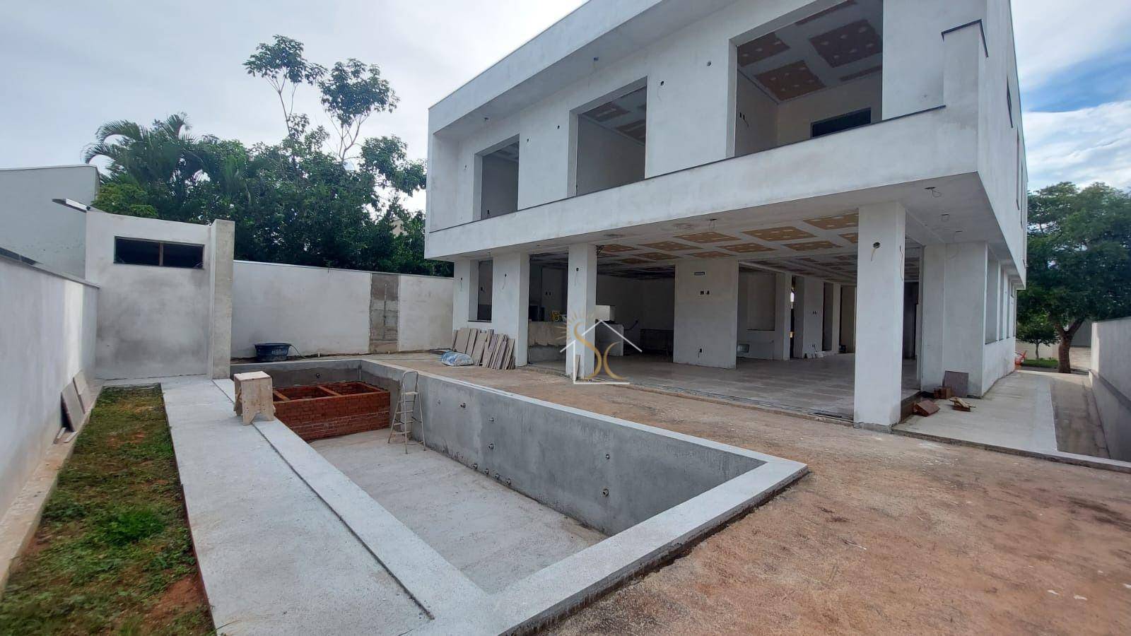 Casa de Condomínio à venda com 4 quartos, 560m² - Foto 1