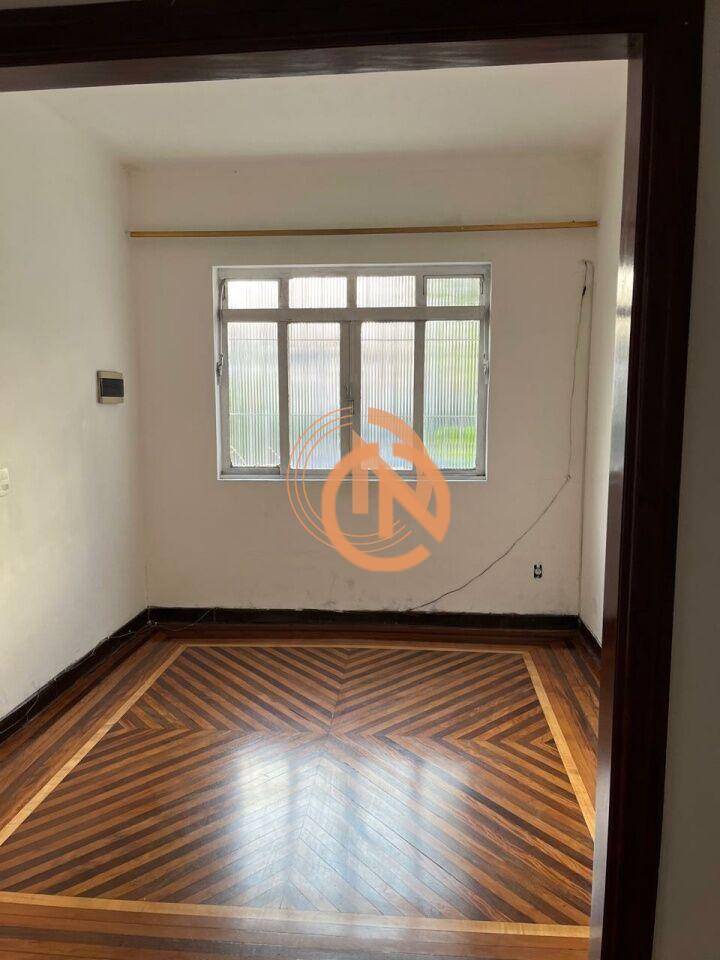 Casa à venda com 5 quartos, 174m² - Foto 5