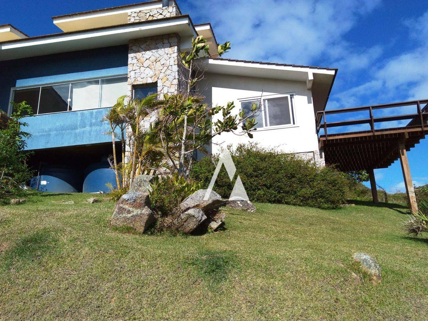 Casa à venda com 4 quartos, 228m² - Foto 1