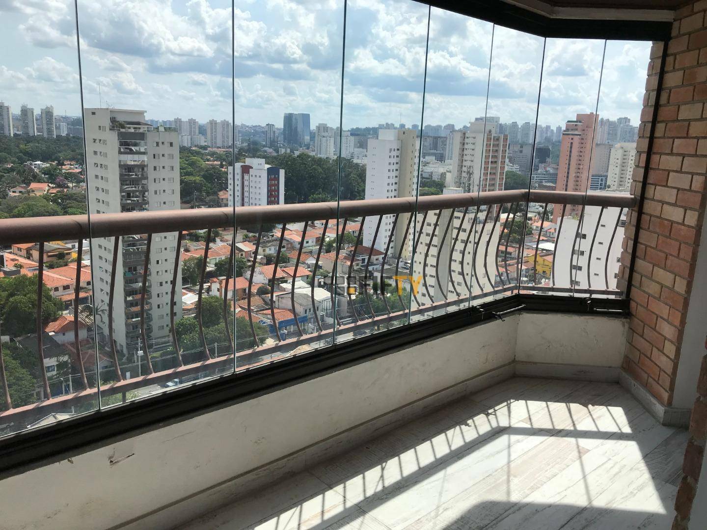 Apartamento à venda com 3 quartos, 136m² - Foto 1