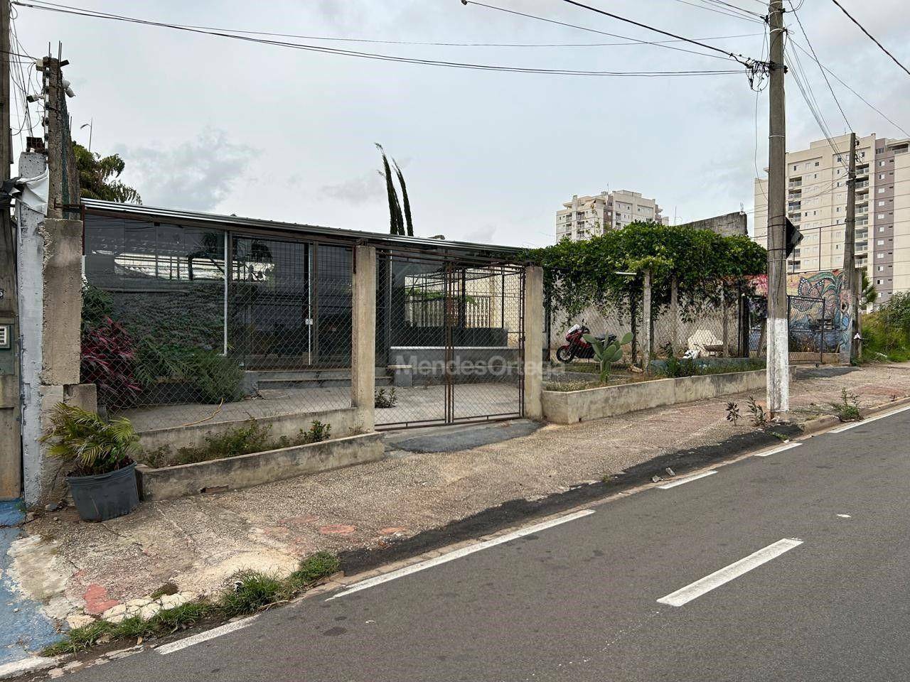 Casa à venda e aluguel com 6 quartos, 440m² - Foto 1