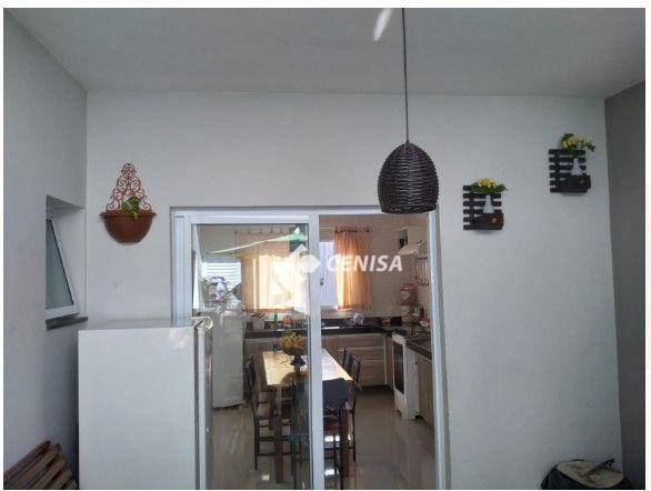 Casa à venda com 3 quartos, 90m² - Foto 11