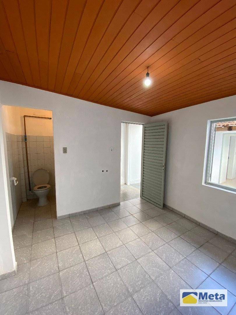 Casa para alugar com 2 quartos, 90m² - Foto 19