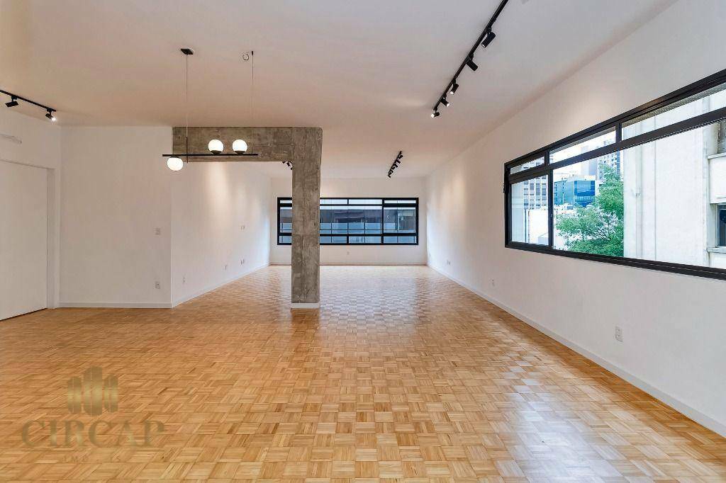 Apartamento à venda com 3 quartos, 220m² - Foto 1