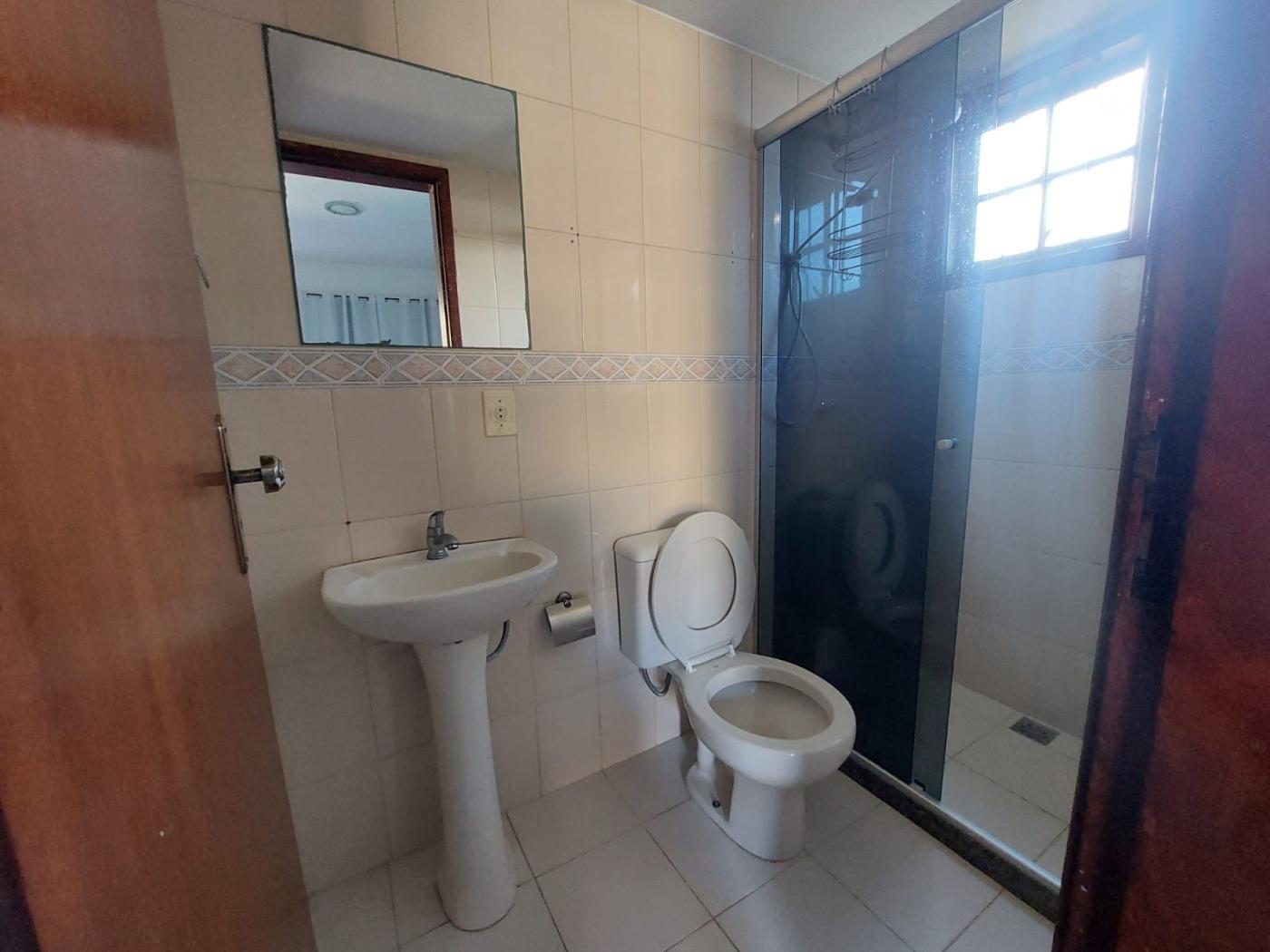 Casa de Condomínio para alugar com 3 quartos, 120m² - Foto 2