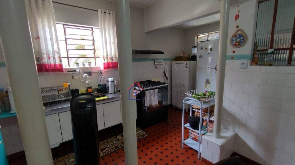 Casa à venda com 4 quartos, 263m² - Foto 16