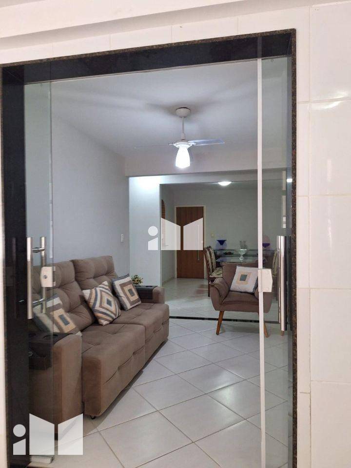 Apartamento à venda com 3 quartos, 158m² - Foto 2