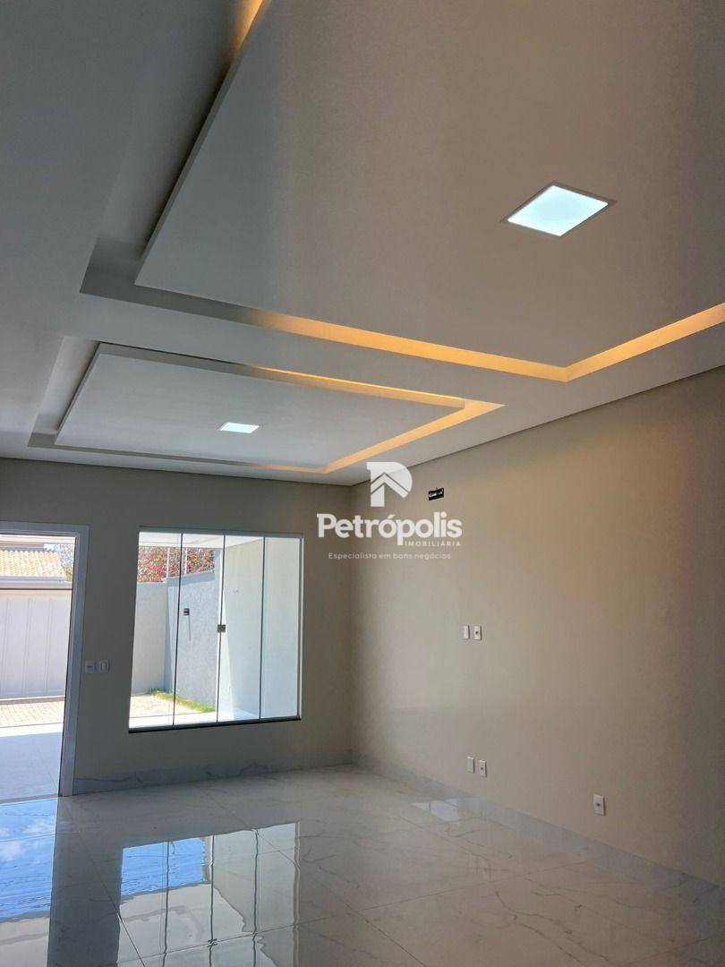 Casa à venda com 3 quartos, 159m² - Foto 1