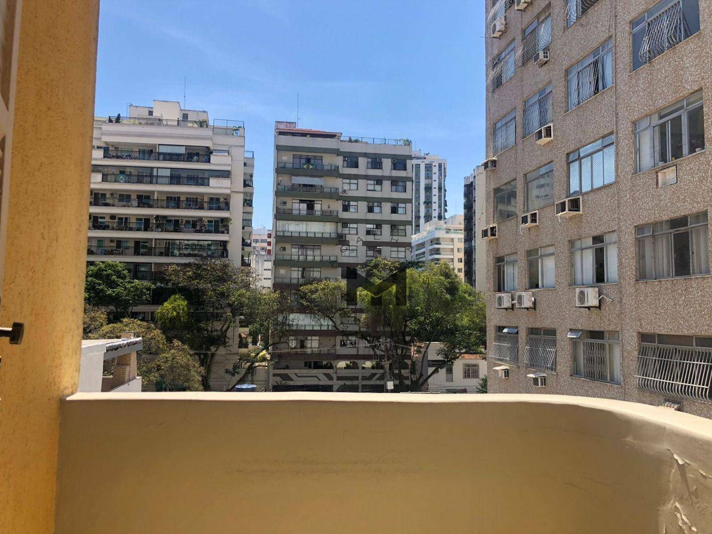 Apartamento à venda com 2 quartos, 70m² - Foto 4