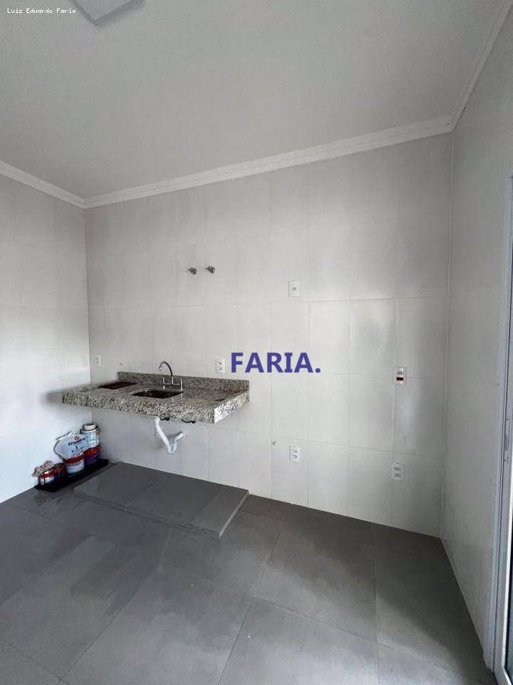 Casa à venda com 2 quartos, 145m² - Foto 4