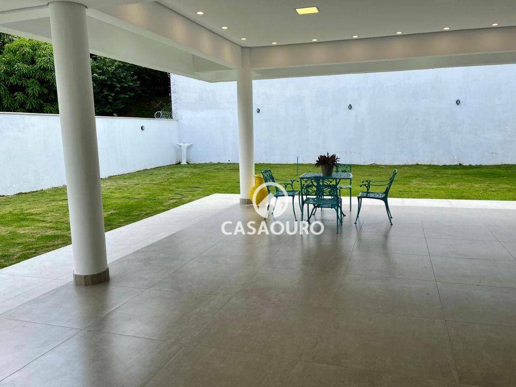 Casa de Condomínio à venda com 4 quartos, 379m² - Foto 32