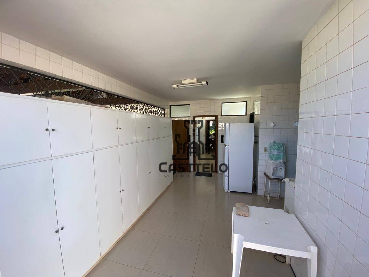 Casa à venda com 4 quartos, 600m² - Foto 11