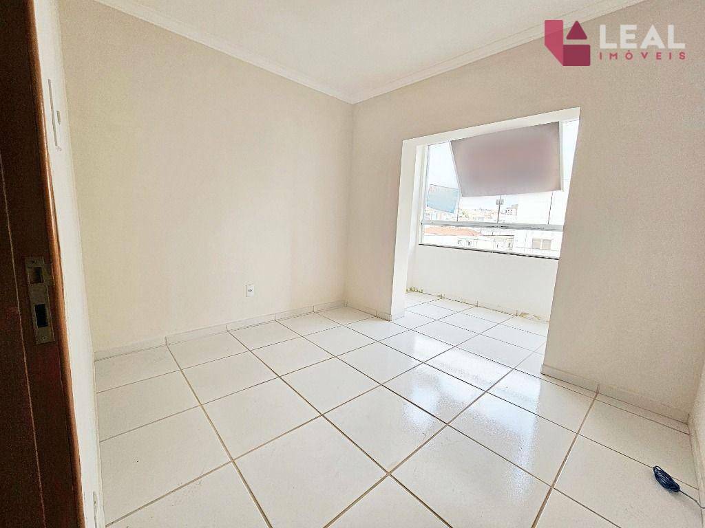 Apartamento para alugar com 3 quartos, 110m² - Foto 9