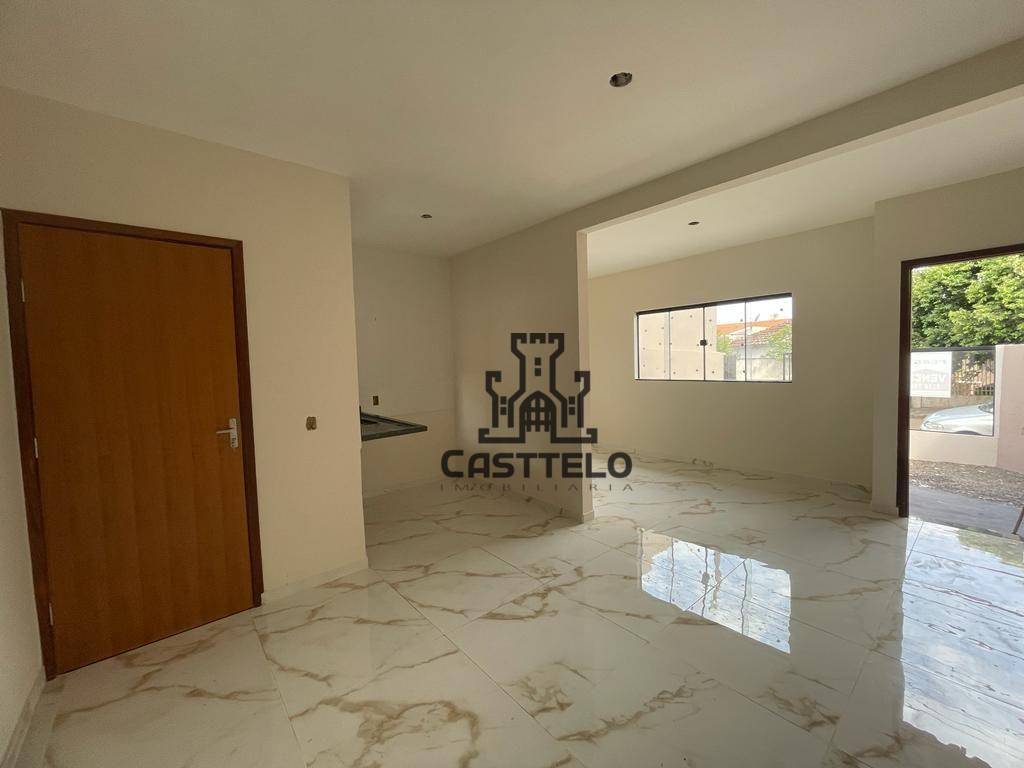 Casa à venda com 2 quartos, 70m² - Foto 5